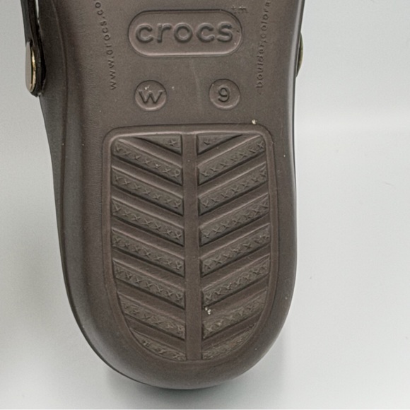 Crocs Sanrah Flip Flops Womens Size 9 Gold Hammered Circle Wedge Brown Sandals - Picture 10 of 16